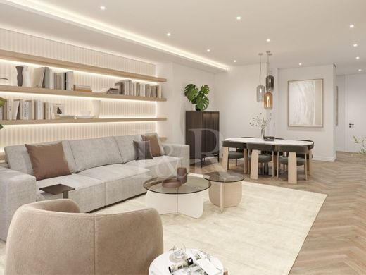 Apartment / Etagenwohnung in Cascais, Lissabon