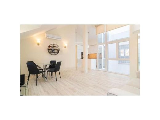 Apartment / Etagenwohnung in Arroios, Lisbon