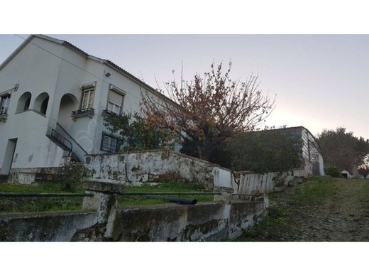 Detached House in Loures, Lisbon