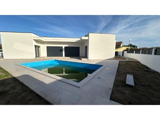 Detached House in Alcobaça, Distrito de Leiria