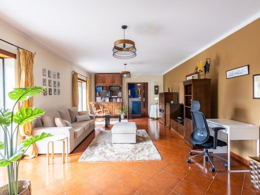 Mehrfamilienhaus in Caldas da Rainha, Distrito de Leiria