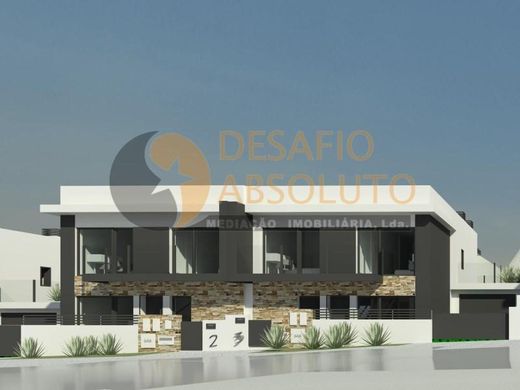 Dom jednorodzinny w Almada, Distrito de Setúbal