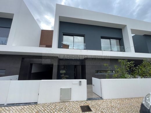 Villa multifamiliale à Loures, Lisbonne