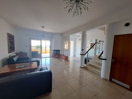 Luxury home in Agia Fylaxis, Lemesós