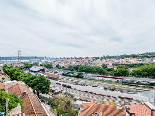 Apartment / Etagenwohnung in Estrela, Lisbon