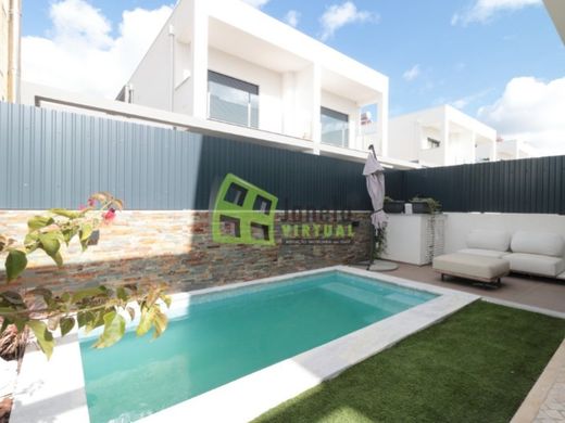 Chalet Pareado en Seixal, Setúbal