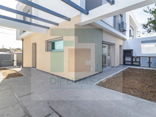 Twee-onder-een-kapwoning in Seixal, Distrito de Setúbal