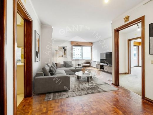 Apartment / Etagenwohnung in Oeiras, Lissabon