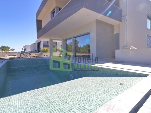 Müstakil ev Charneca de Caparica, Almada