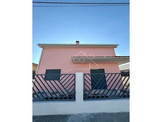 Casa Independente - Seixal, Setúbal