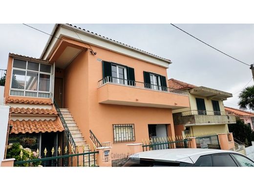 Συγκρότημα ανεξάρτητων κατοικιών σε Oeiras, Distrito de Lisboa