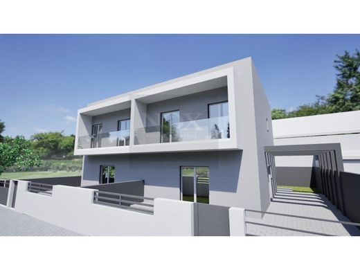 Mehrfamilienhaus in Seixal, Distrito de Setúbal
