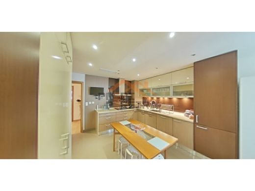 Apartment / Etagenwohnung in Loures, Lissabon