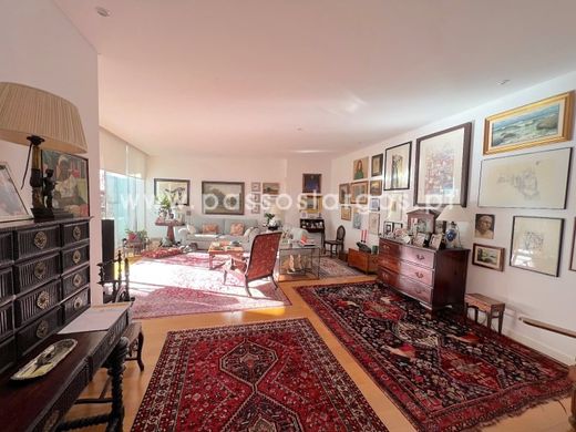 Apartment / Etagenwohnung in Oeiras, Lissabon