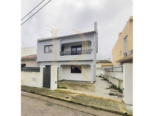 Mehrfamilienhaus in Seixal, Distrito de Setúbal