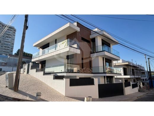 Detached House in Loures, Lisbon