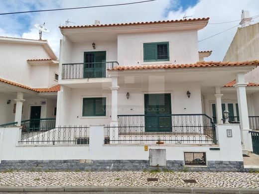 Mehrfamilienhaus in Oeiras, Lissabon