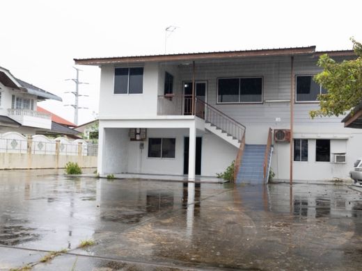 独立式房屋  Kuala Belait, Belait