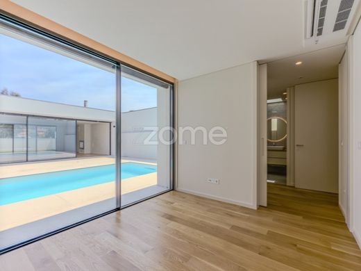 ヴィラ・ノヴァ・デ・ガイア
, Vila Nova de Gaiaの高級住宅