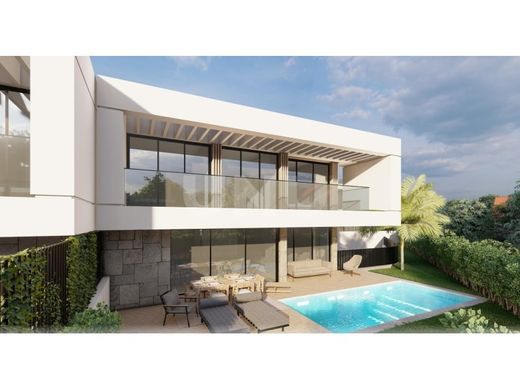 Элитный дом, Лола, Loulé