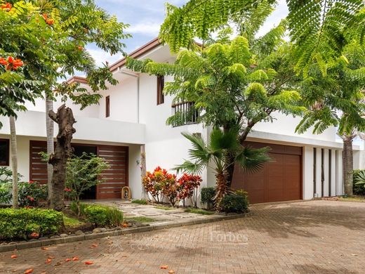 Casa de lujo en Belén, Carrillo