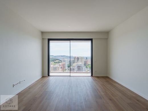 Apartment / Etagenwohnung in Oeiras, Lissabon