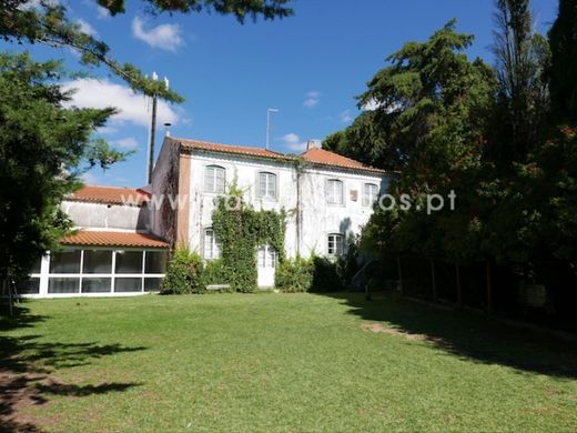 Oeiras, Distrito de Lisboaの土地