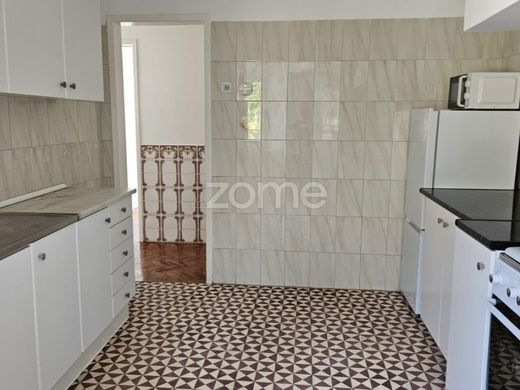 Almada, Distrito de Setúbalのアパートメント・コンプレックス