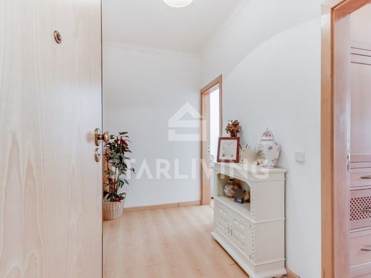 Apartment / Etagenwohnung in Oeiras, Lissabon