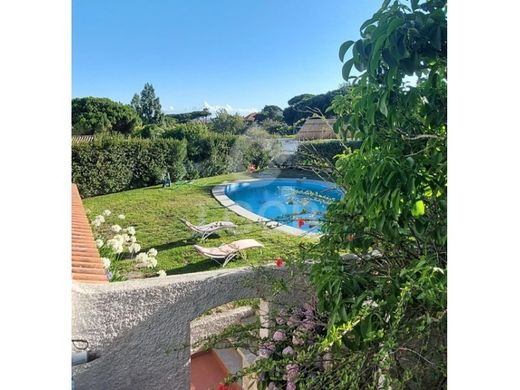 Apartment / Etagenwohnung in Oeiras, Lissabon