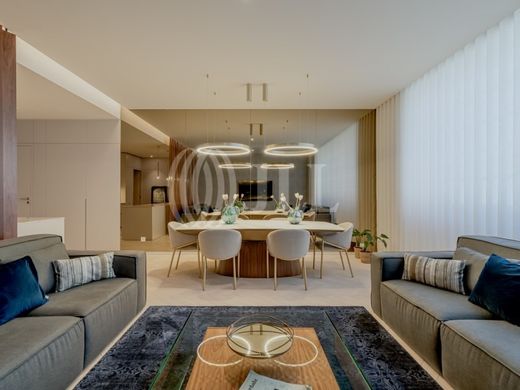 Apartment / Etagenwohnung in Santo António, Lisbon