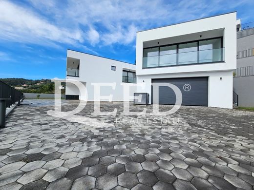 Luxury home in Santa Cruz, Madeira