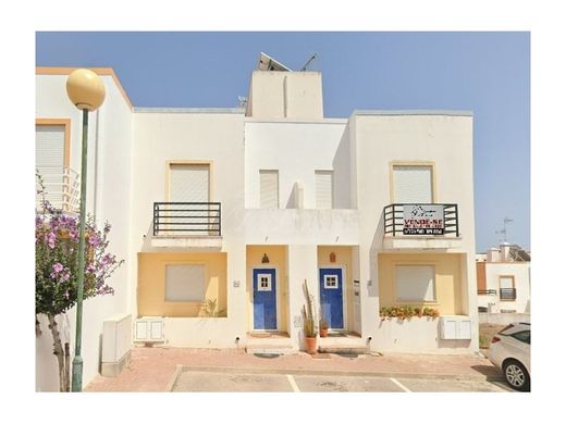 Tavira, Distrito de Faroのマルチファミリーヴィラ