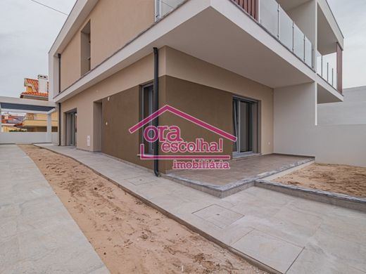 Chalet Pareado en Seixal, Setúbal
