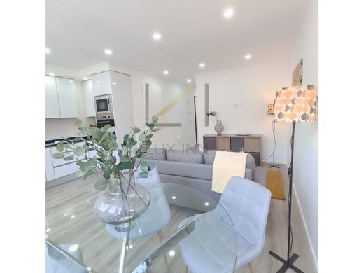 Apartment / Etagenwohnung in Benfica, Lisbon