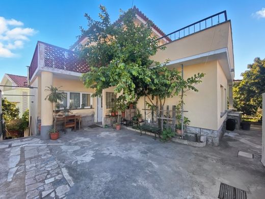 Detached House in Oeiras, Lisbon