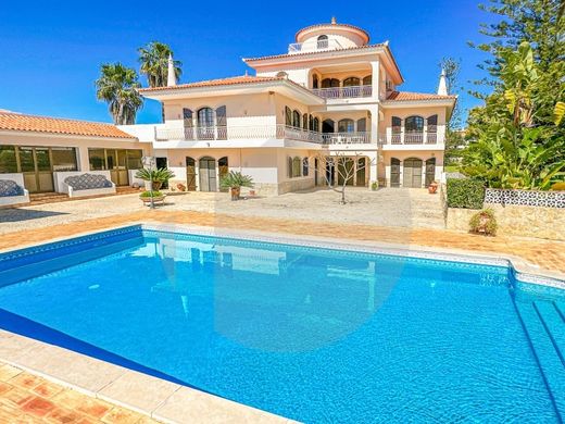 ﻓﻴﻼ ﻓﻲ لولي, Loulé