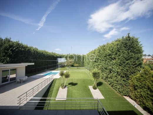 Элитный дом, Овар, Ovar