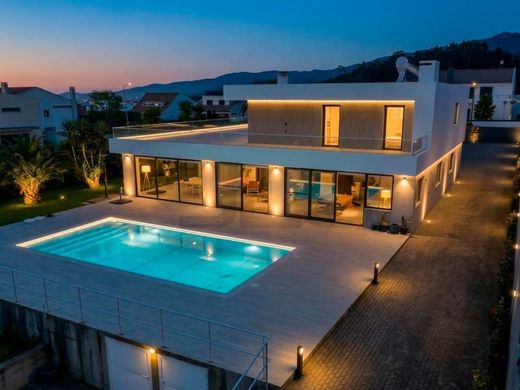 Detached House in Ribeira Grande, Azores