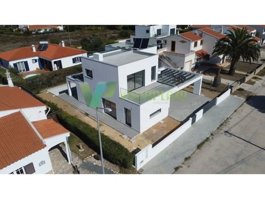 Einfamilienhaus in Aljezur, Distrito de Faro
