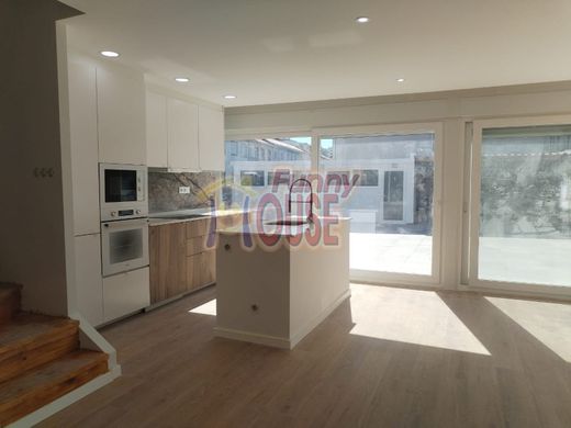 Villa Plurifamiliare a Benfica, Lisbon