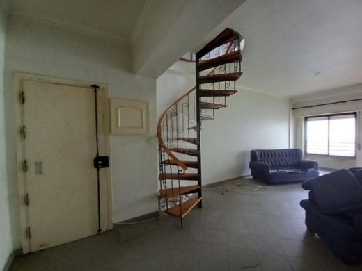 Apartment / Etagenwohnung in Almada, Distrito de Setúbal