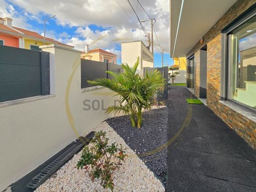 Vrijstaand huis in Seixal, Distrito de Setúbal