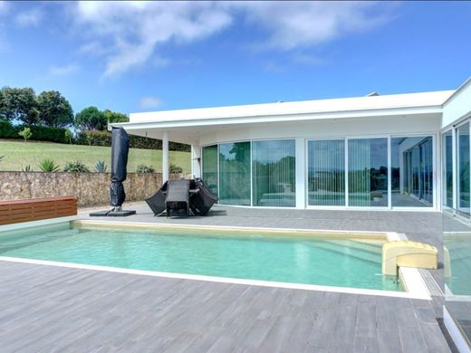 Detached House in Alcobaça, Distrito de Leiria