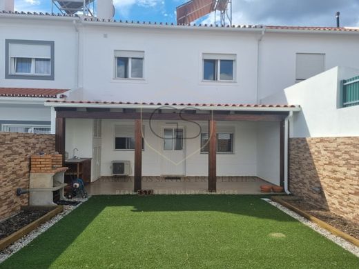 Twee-onder-een-kapwoning in Évora, Distrito de Évora