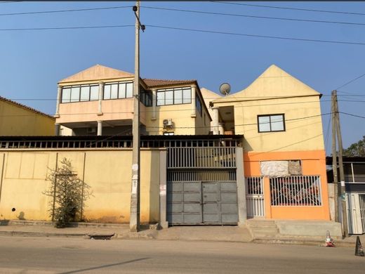 منزل ﻓﻲ Luanda, Luanda Province