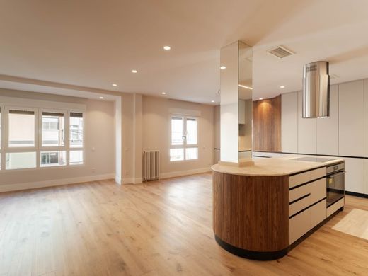 Apartment / Etagenwohnung in Madrid, Provinz Madrid