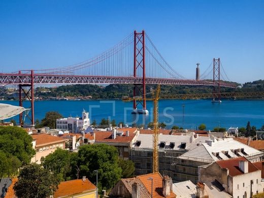 Luxe woning in Alcântara, Almada