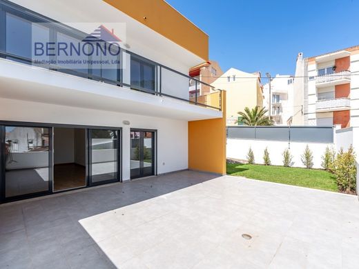 Apartment / Etagenwohnung in Cascais e Estoril, Cascais