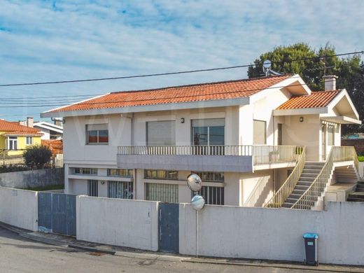 Luxe woning in Santa Maria da Feira, Distrito de Aveiro